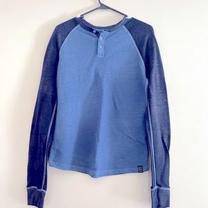 Boys/Teens size Small Lucky Brand Crew Neck. Color 2/tone Blue.